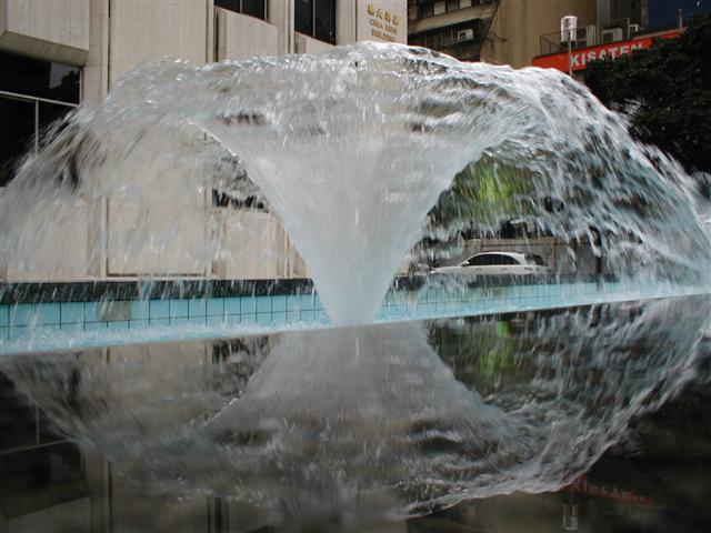 Fountain of reflections